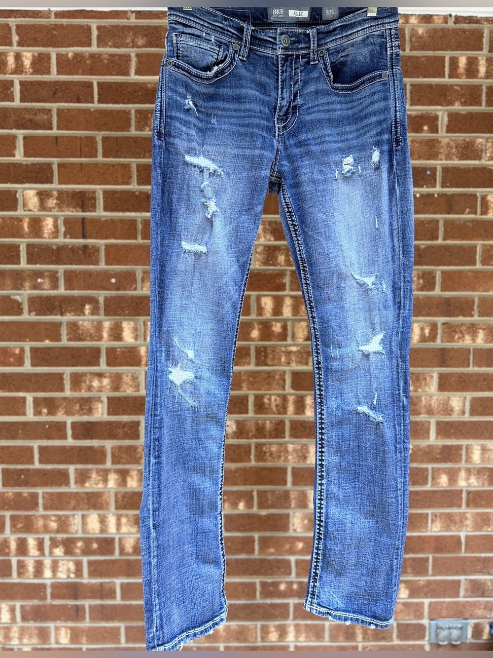 BKE Denim Alec Men’s Slightly Distressed Jean’s Size 32x34 approx.